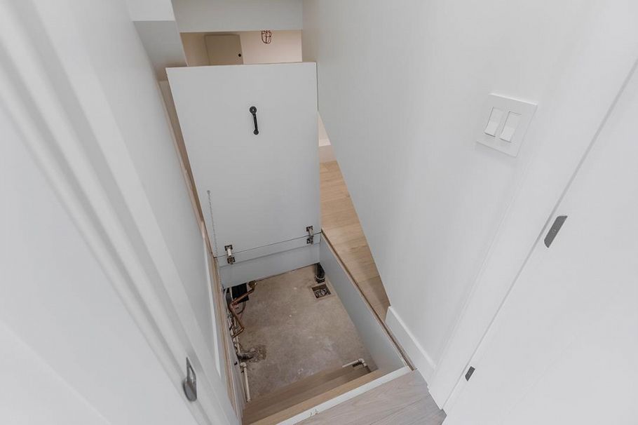 396 W 21 Avenue Vancouver, BC - 32