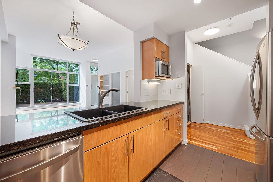 133 Aquarius Mews Vancouver, BC - 16