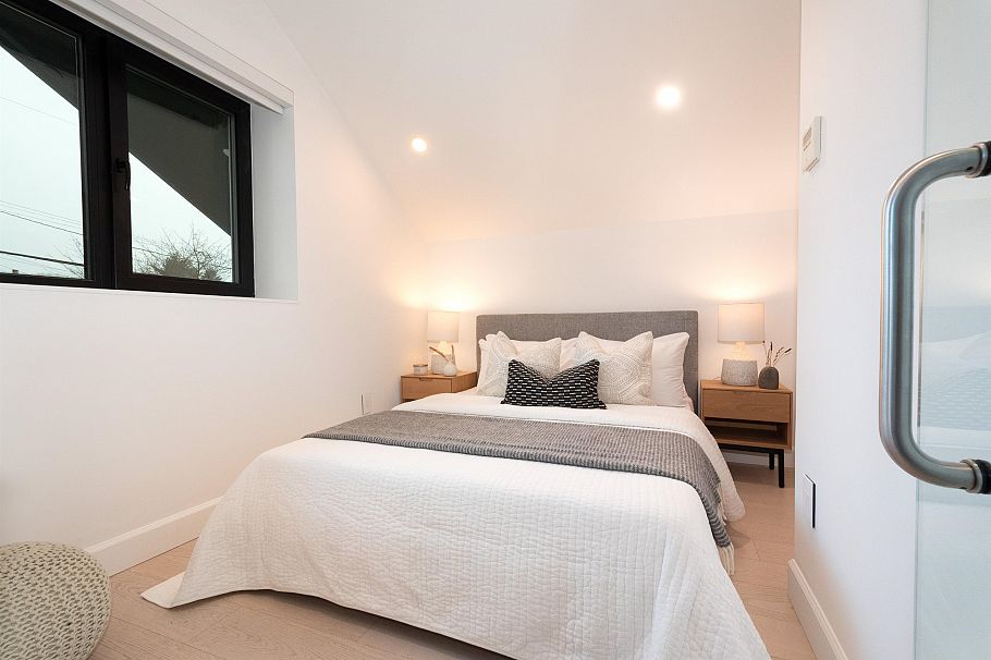 2734 Yale Street Vancouver, BC - 12