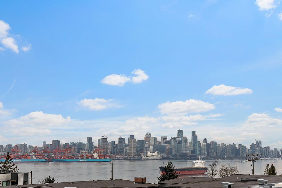 27 533 E 3rd Street North Vancouver, BC - 1