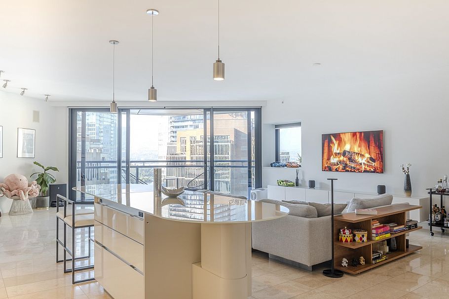 2106 838 W Hastings Street Vancouver, BC - 3