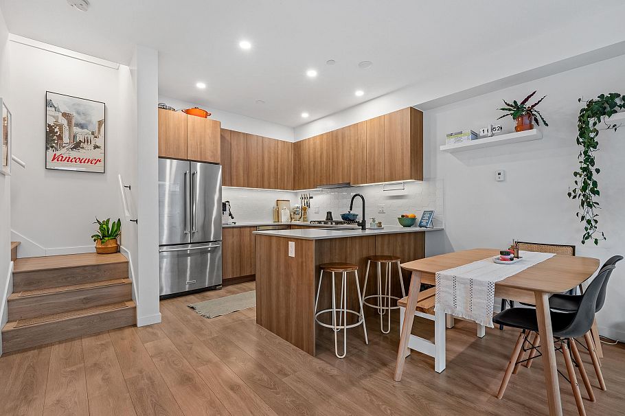 27 533 E 3rd Street North Vancouver, BC - 14