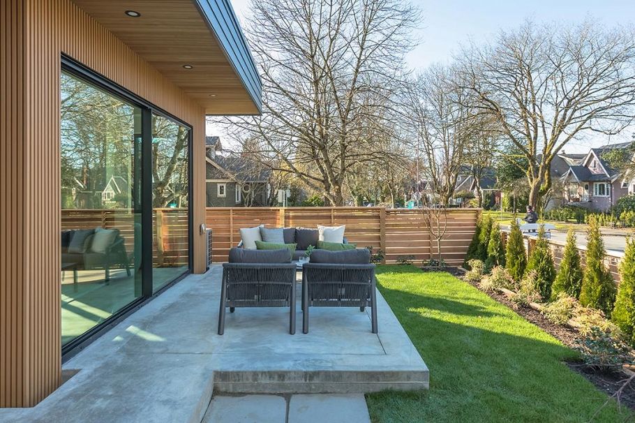 396 W 21 Avenue Vancouver, BC - 3