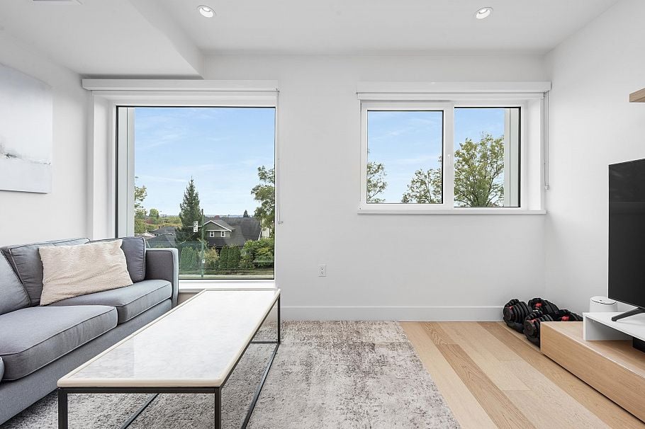 138 W Woodstock Avenue Vancouver, BC - 4