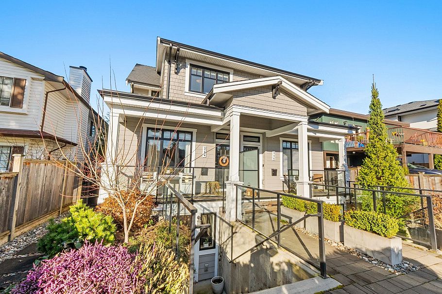 244 E 18th Street North Vancouver, BC - 31