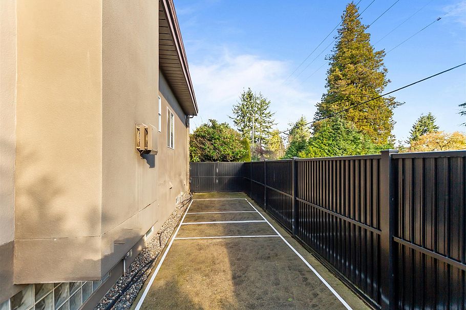 1028 W 51st Avenue Vancouver, BC - 28