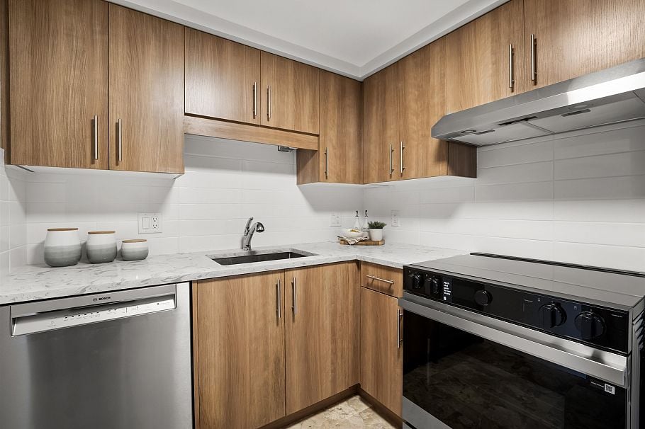 935 E 8th Avenue Vancouver, BC - 11