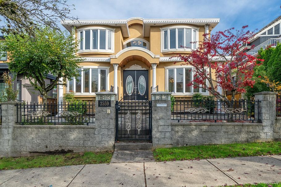 3559 Worthington Drive Vancouver, BC - 2