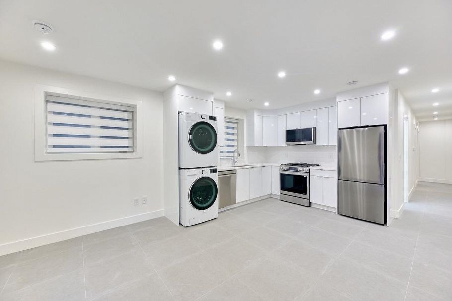 806 Montroyal Boulevard North Vancouver, BC - 35