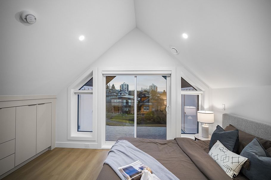 1 3623 Triumph Street Vancouver, BC - 15