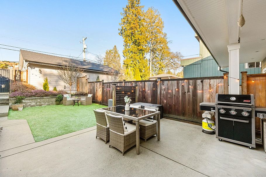 244 E 18th Street North Vancouver, BC - 27