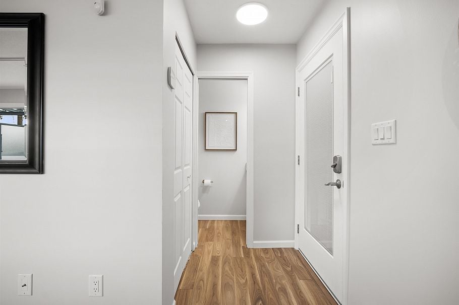 935 E 8th Avenue Vancouver, BC - 9