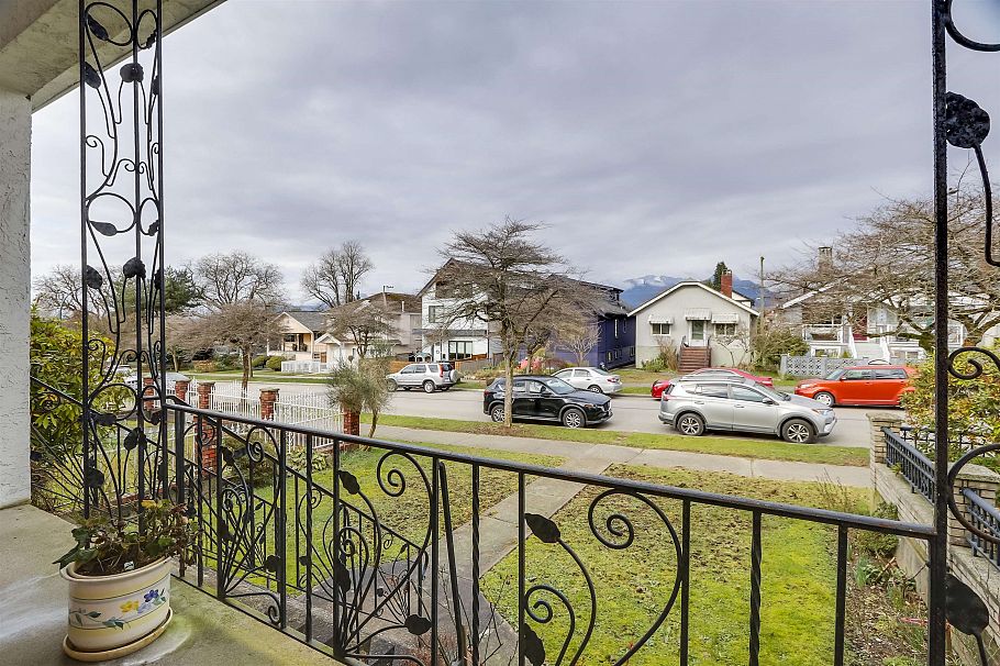 2636 Triumph Street Vancouver, BC - 2