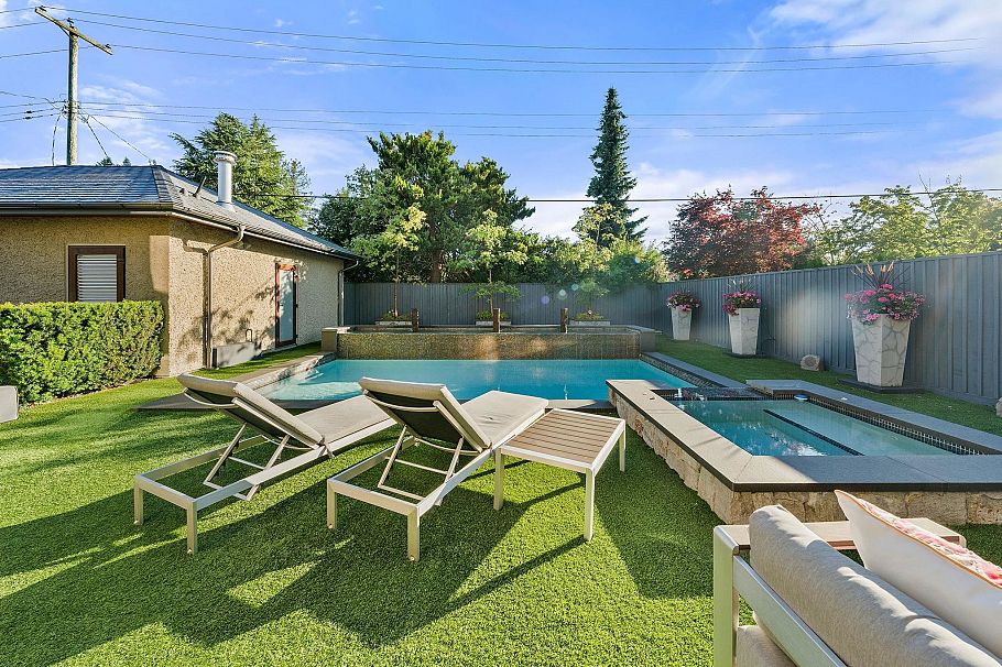 2809 Edgemont Boulevard North Vancouver, BC - 3