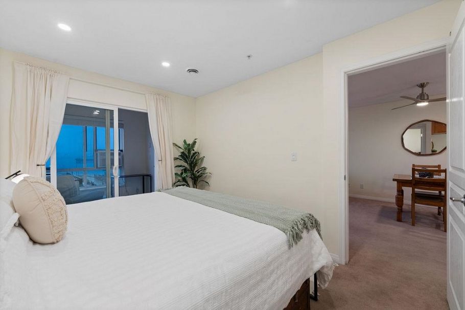 308 333 E 1st Street North Vancouver, BC - 27