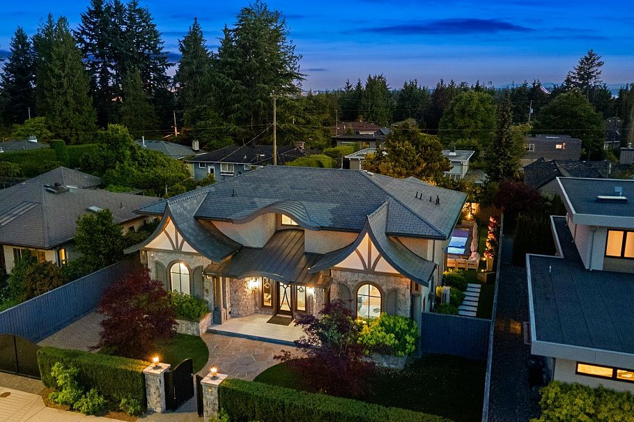 2809 Edgemont Boulevard North Vancouver, BC - 25