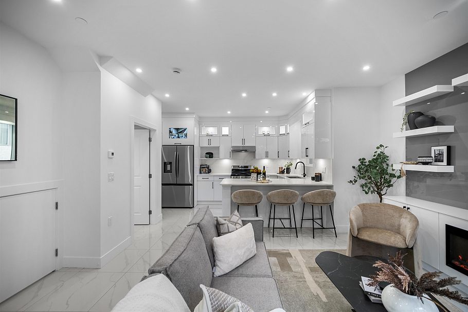 2076 E 50th Avenue Vancouver, BC - 1