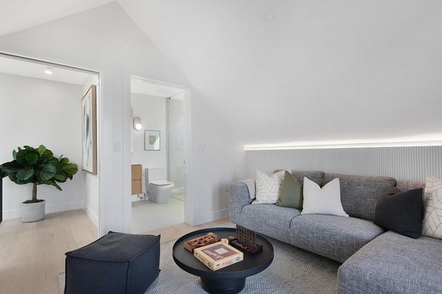 396 W 21 Avenue Vancouver, BC - 30