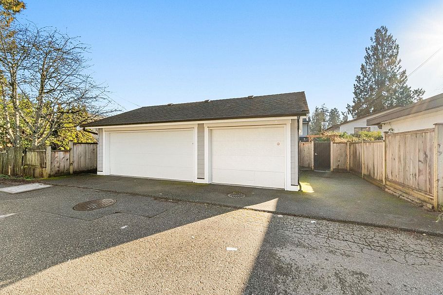 244 E 18th Street North Vancouver, BC - 29