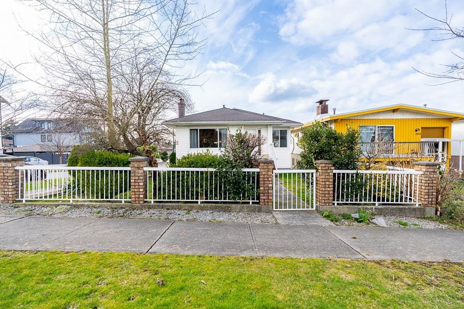 3895 Windermere Street Vancouver, BC - 2