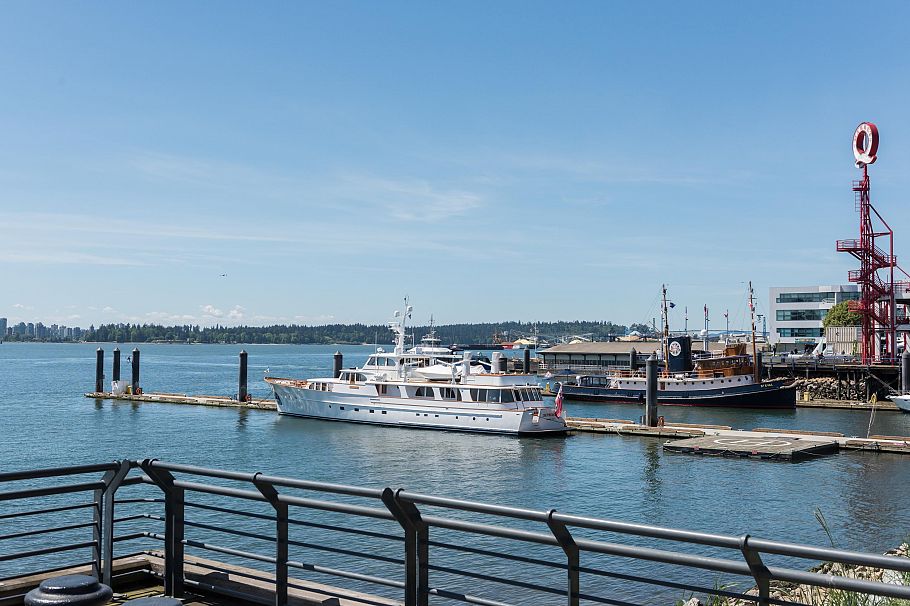 203 330 E 1st Street North Vancouver, BC - 36