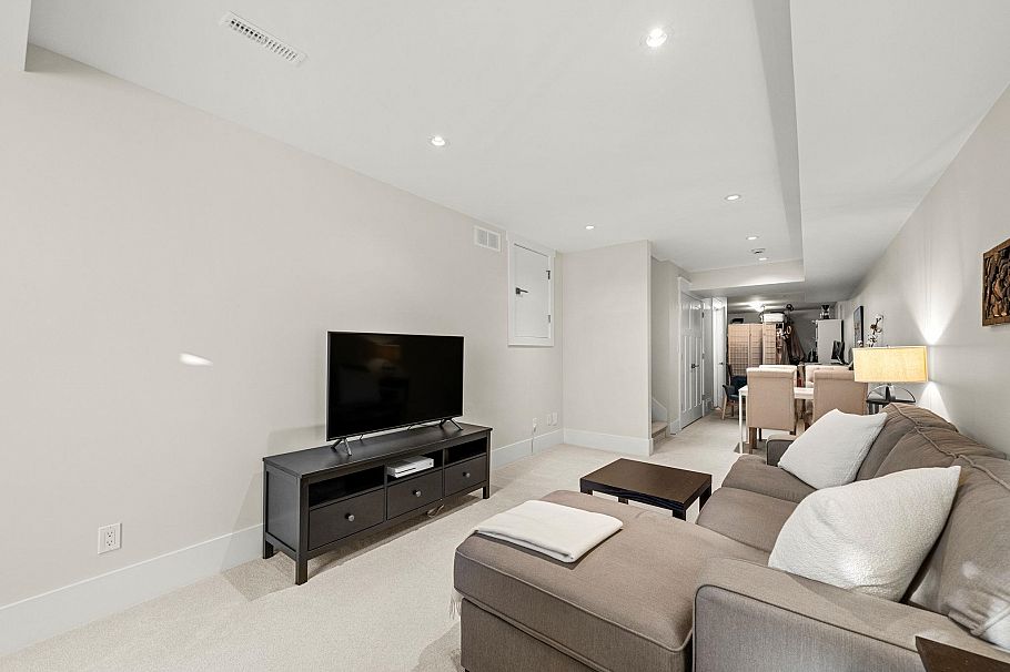 244 E 18th Street North Vancouver, BC - 22