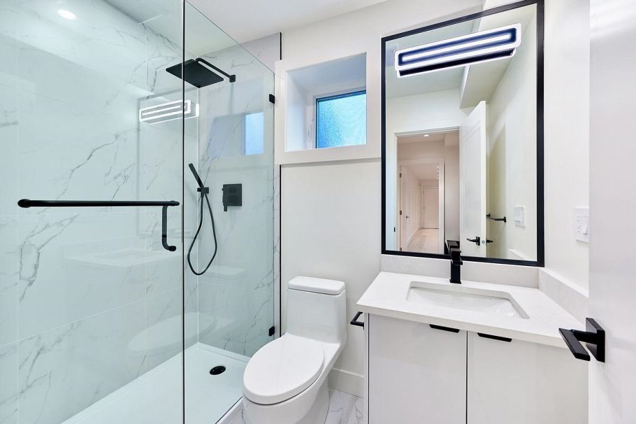 806 Montroyal Boulevard North Vancouver, BC - 40