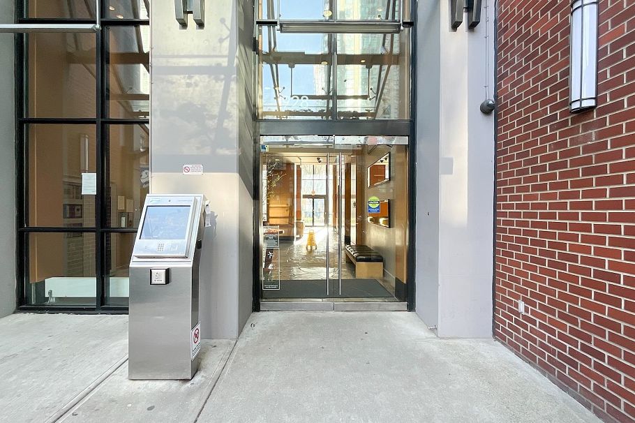 407 928 Homer Street Vancouver, BC - 1