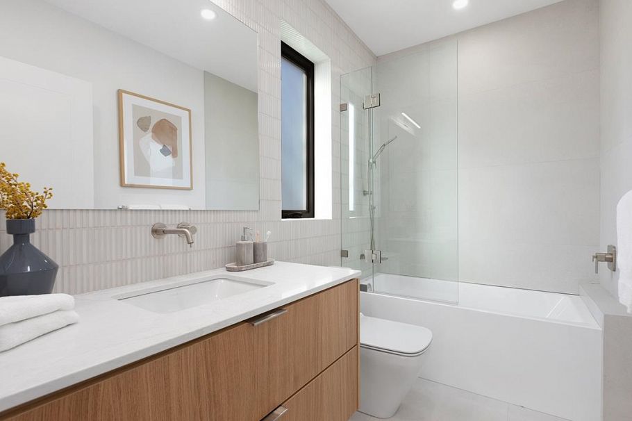 396 W 21 Avenue Vancouver, BC - 23