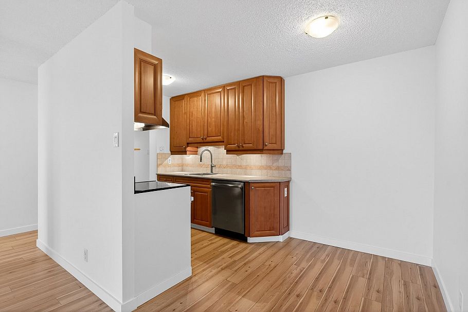 1306 2016 Fullerton Avenue North Vancouver, BC - 2