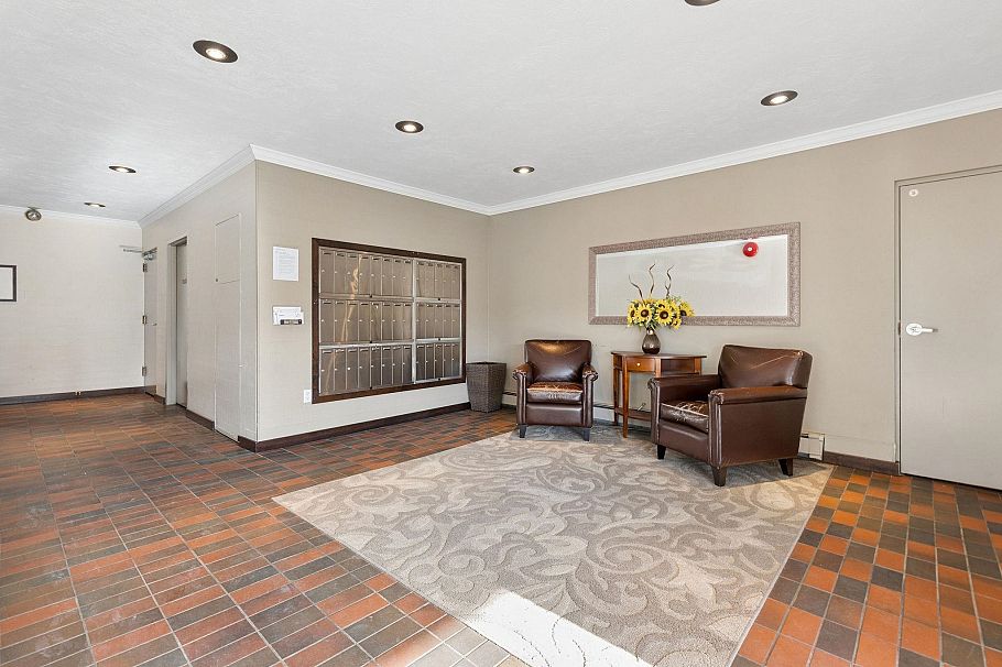 203 330 E 1st Street North Vancouver, BC - 27