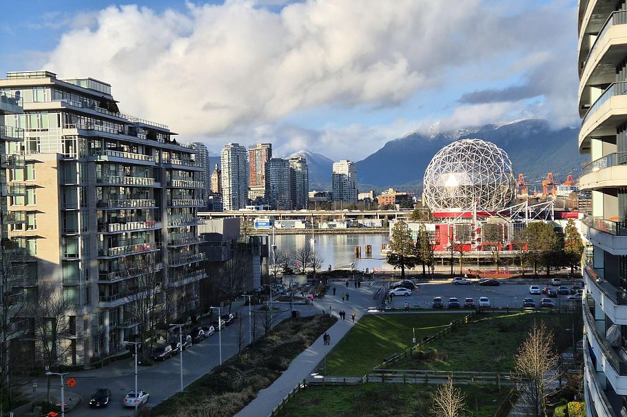 707 1708 Ontario Street Vancouver, BC - 1