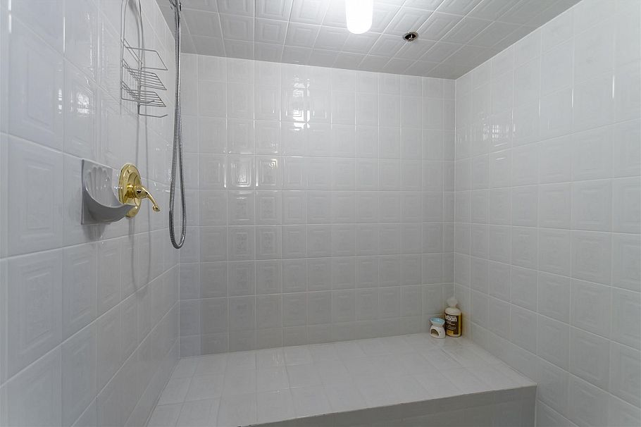 1028 W 51st Avenue Vancouver, BC - 22