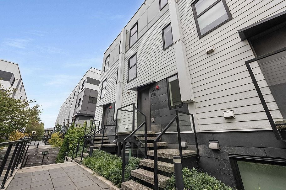 138 W Woodstock Avenue Vancouver, BC - 38