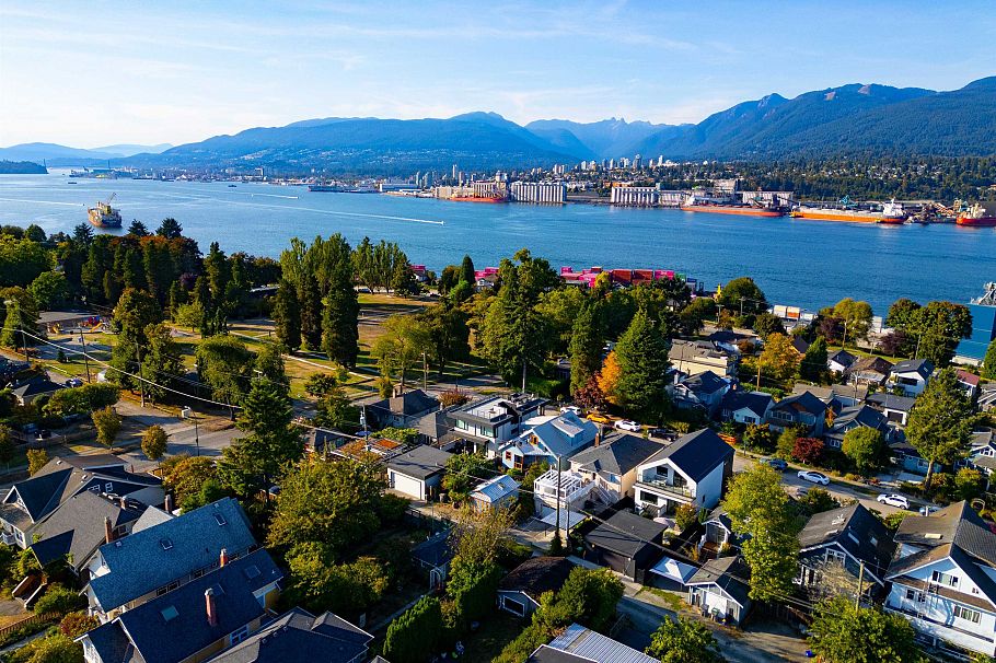 2734 Yale Street Vancouver, BC - 26