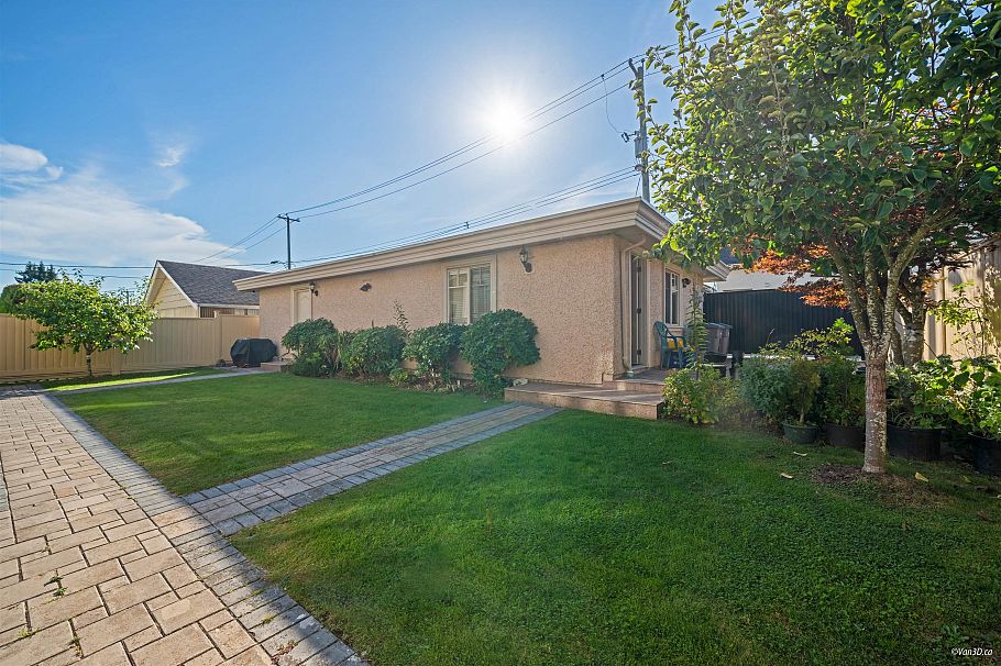 6633 Neal Street Vancouver, BC - 30