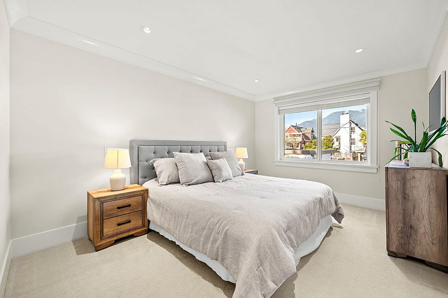 244 E 18th Street North Vancouver, BC - 11