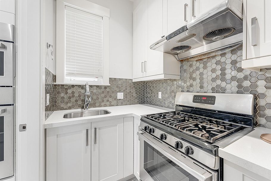 7380 Ontario Street Vancouver, BC - 9