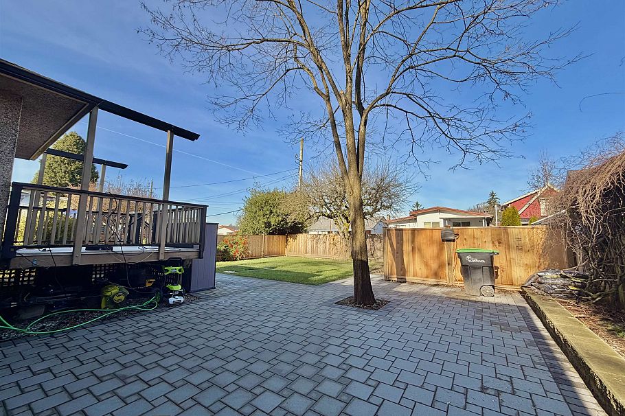 1165 E 26th Avenue Vancouver, BC - 21