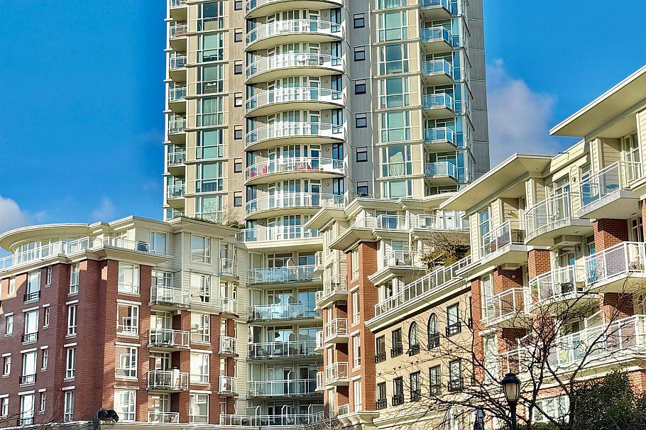 302 4028 Knight Street Vancouver, BC - 2