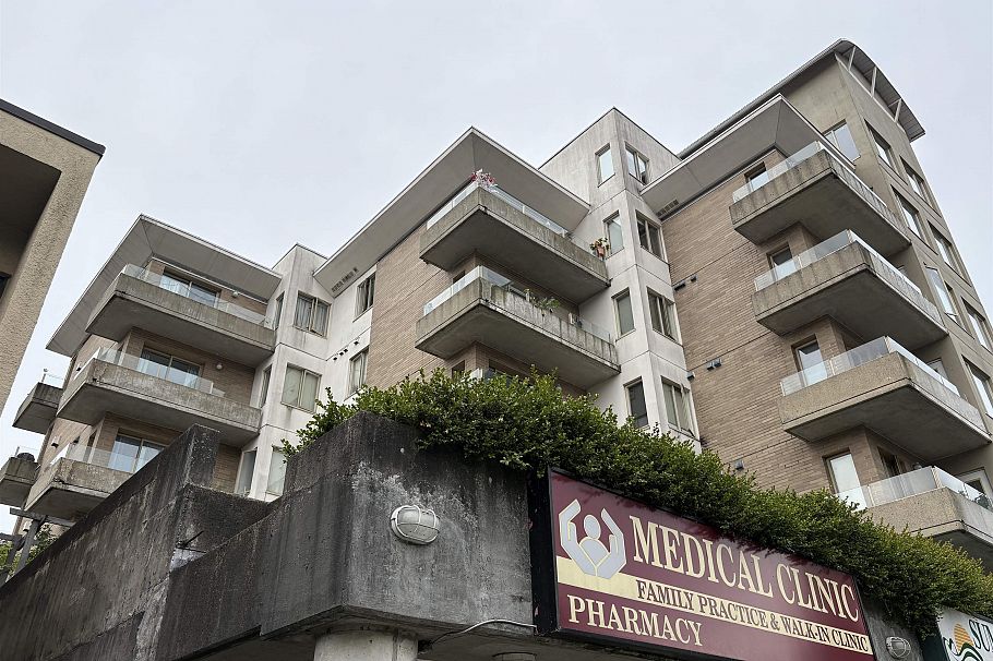 204 137 W 17th Street North Vancouver, BC - 2