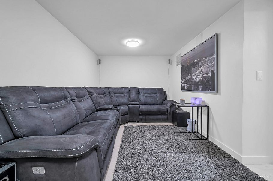 7901 Oak Street Vancouver, BC - 3