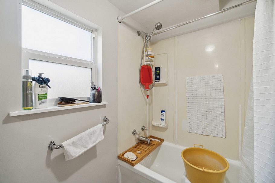 1649 Grant Street Vancouver, BC - 17