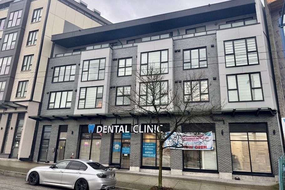 204 3050 Kingsway Vancouver, BC - 3