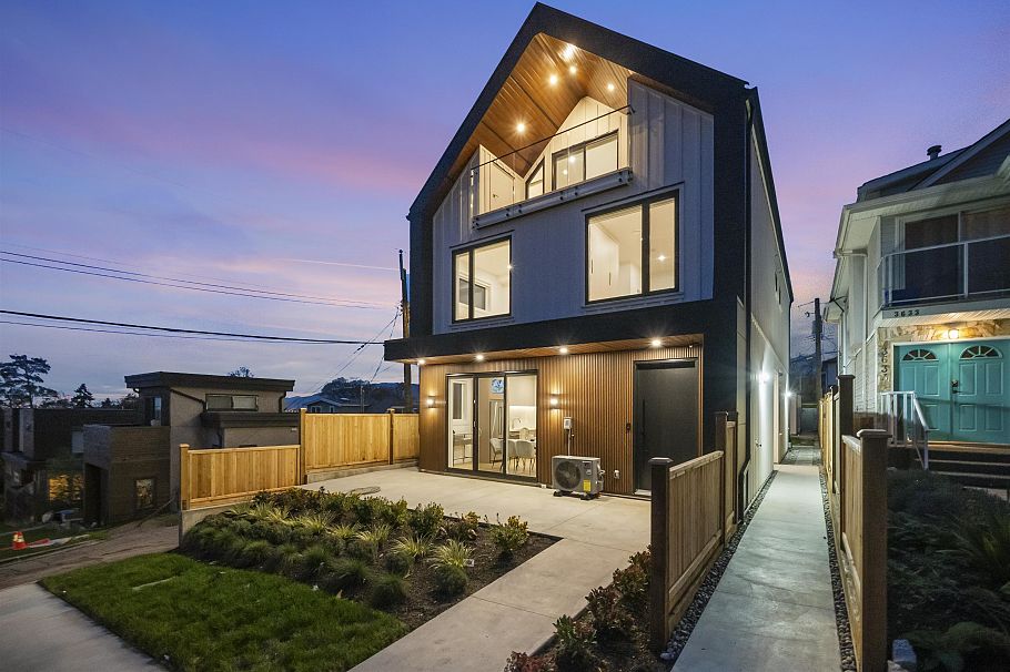 1 3623 Triumph Street Vancouver, BC - 1