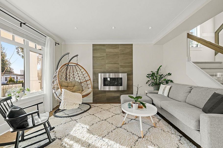 244 E 18th Street North Vancouver, BC - 3