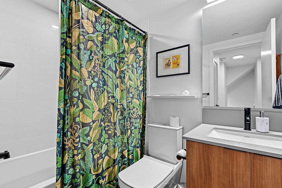 27 533 E 3rd Street North Vancouver, BC - 24