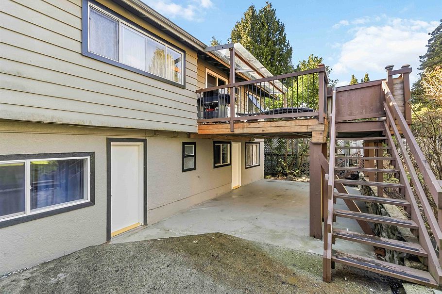 552 W 29th Street North Vancouver, BC - 28