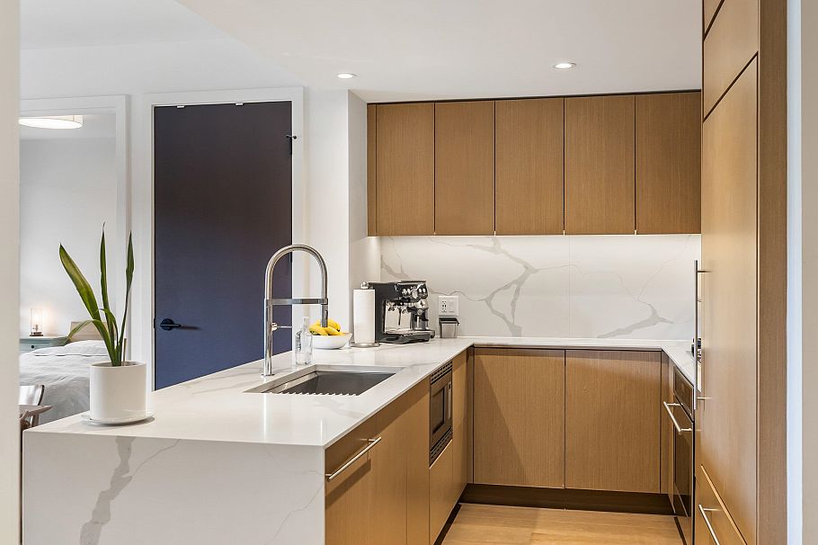 201 5089 Quebec Street Vancouver, BC - 2