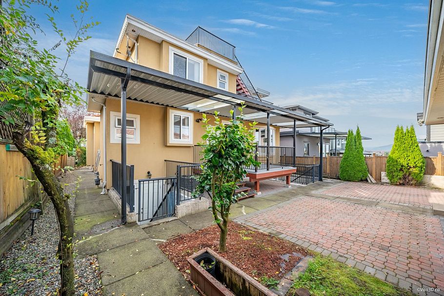 3559 Worthington Drive Vancouver, BC - 36